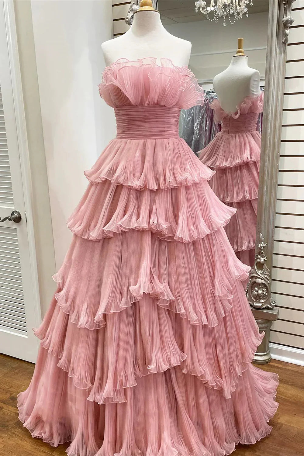 Vestido de fiesta largo sin tirantes con volantes y corte A